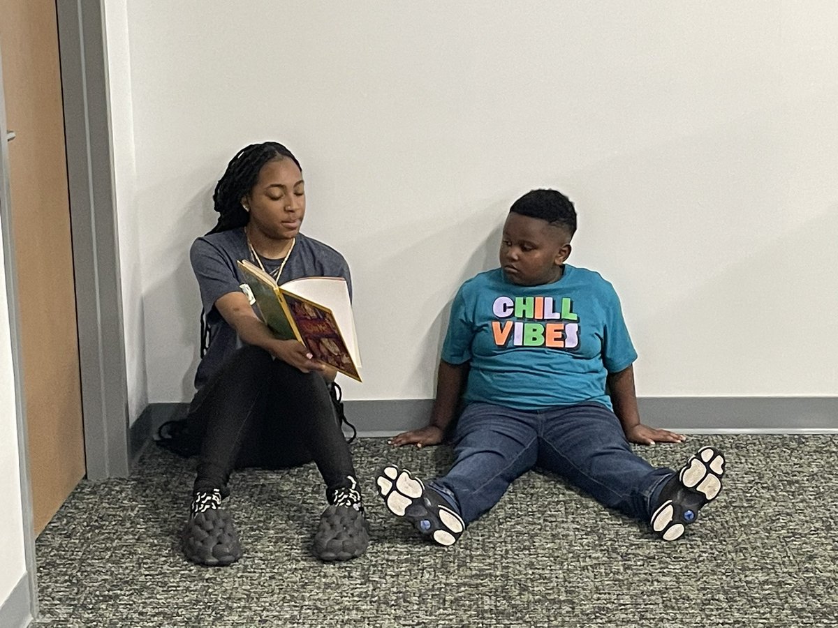 Loved seeing so many of my High School kids reading with our Kindergarten students! ❤️ what a great day!!!