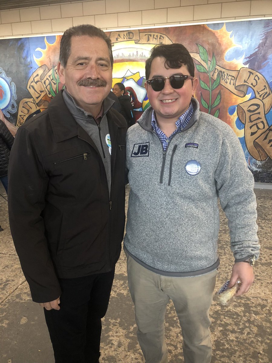 Angel_AliceaIL's tweet photo. 40 mins left. Go Vote for @ChuyChicago! #Punch9 https://t.co/8TszwY8REy