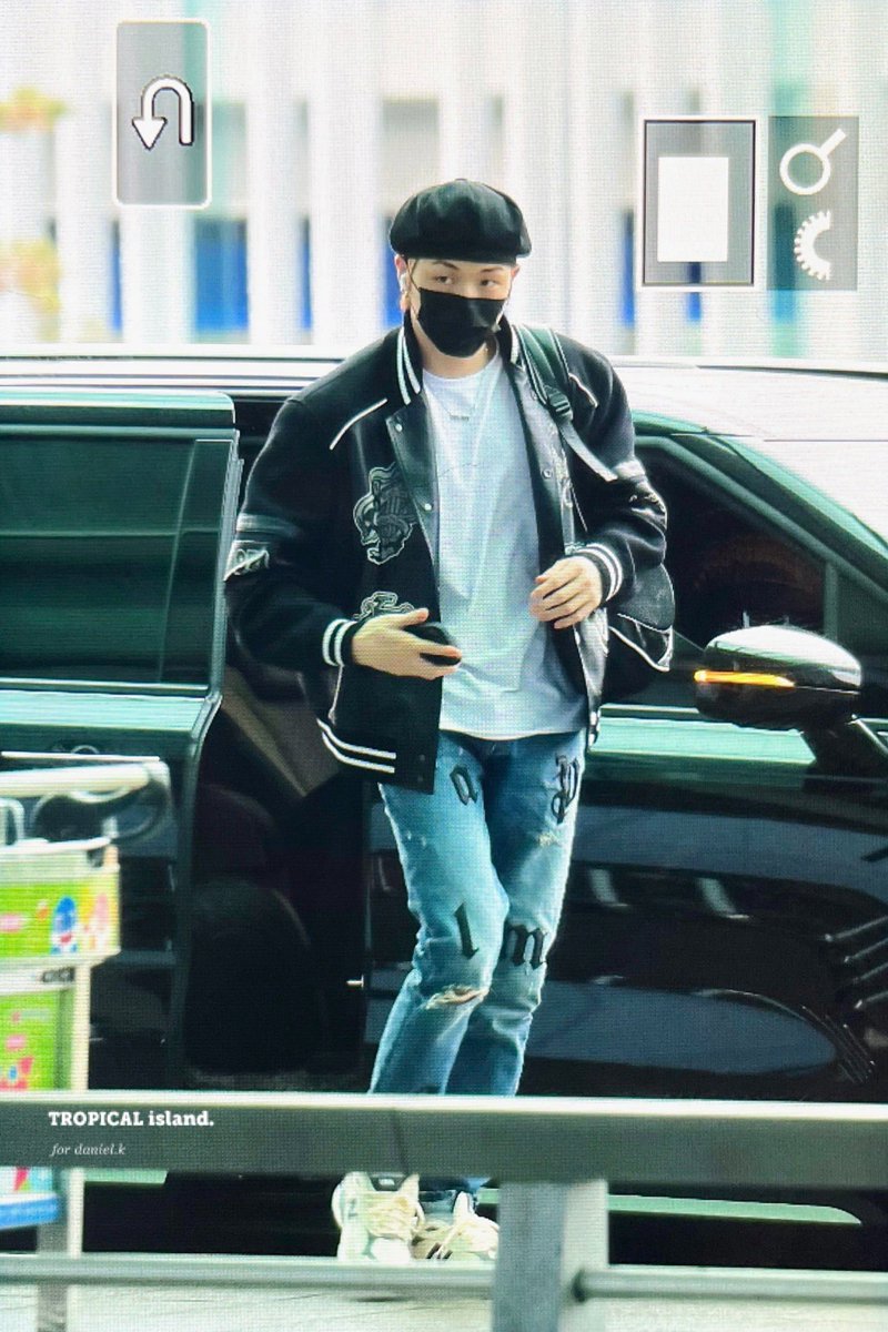 tropical_1210's tweet photo. 230301 출국 🥐🤠
#강다니엘 #kangdaniel https://t.co/0TUurQLH8C