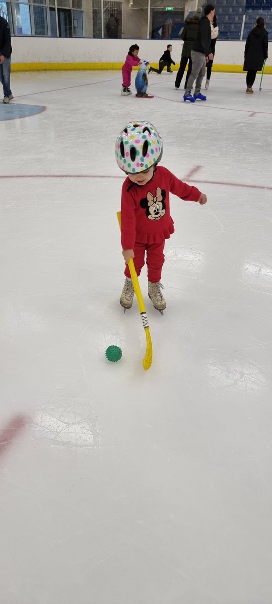c13akn's tweet photo. #hockeystarinthemaking #clevergirl #loveshockeylikemumanddad @ScotIceHockey https://t.co/WipAKxqxfq