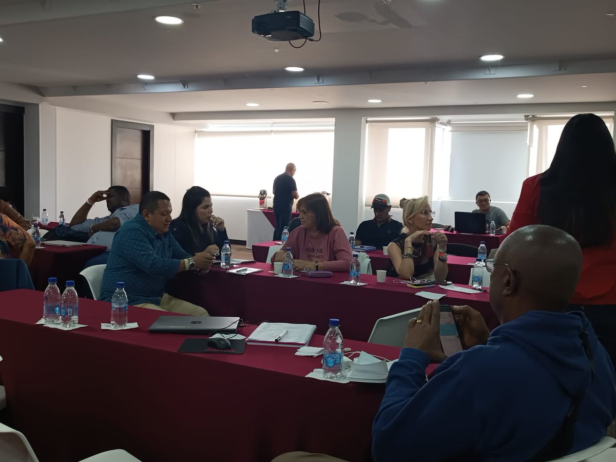 cutcolombia's tweet photo. #AgendaCUT

Avanza el Encuentro de Comunicaciones de @cutcolombia con el taller de vocerías a cargo de @yiyagomez de @vivaciudadania. Contamos con la presencia de directores de departamento de comunicaciones de las subdirectivas y sindicatos. https://t.co/zT8IFkKKfa