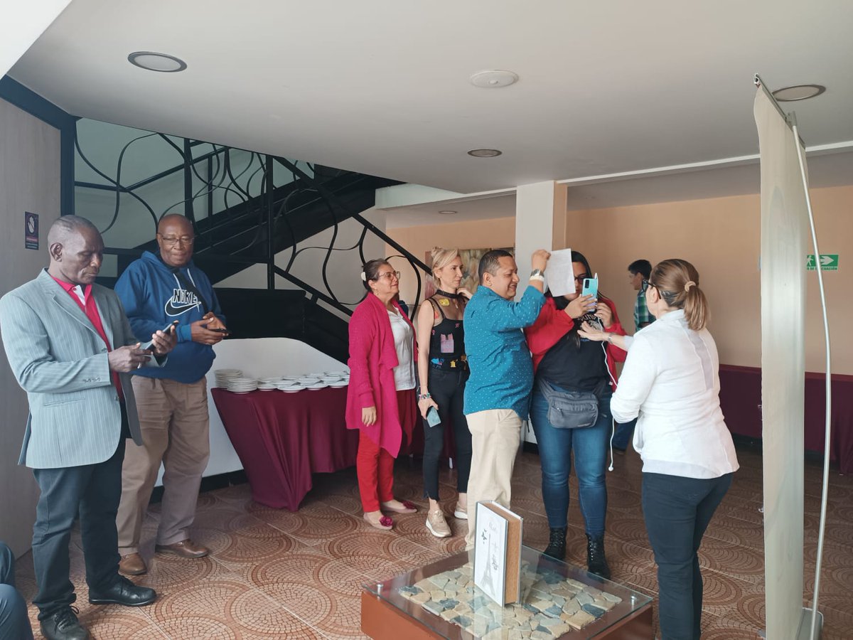 cutcolombia's tweet photo. #AgendaCUT

Avanza el Encuentro de Comunicaciones de @cutcolombia con el taller de vocerías a cargo de @yiyagomez de @vivaciudadania. Contamos con la presencia de directores de departamento de comunicaciones de las subdirectivas y sindicatos. https://t.co/zT8IFkKKfa
