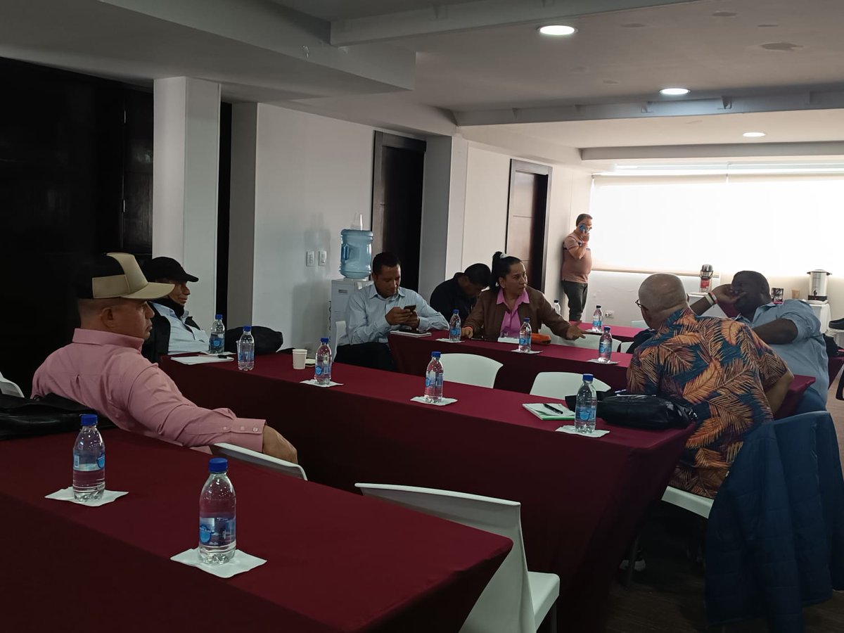 cutcolombia's tweet photo. #AgendaCUT

Avanza el Encuentro de Comunicaciones de @cutcolombia con el taller de vocerías a cargo de @yiyagomez de @vivaciudadania. Contamos con la presencia de directores de departamento de comunicaciones de las subdirectivas y sindicatos. https://t.co/zT8IFkKKfa
