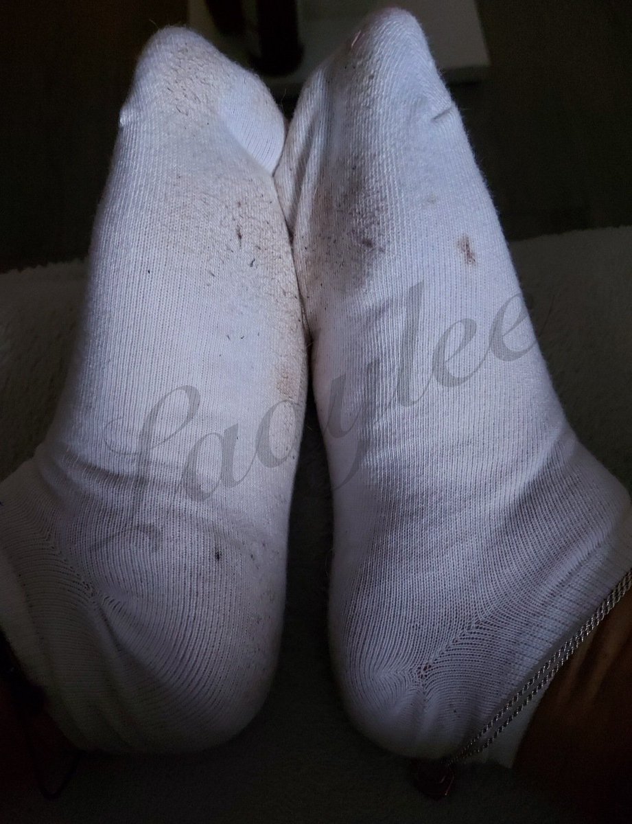 Herrin_Lady_Lee's tweet photo. Darfst meine getragenen Socken kaufen.
#getragenesocken #socken
#duften
#sockensklave
#socks https://t.co/fO2uAbU6WD