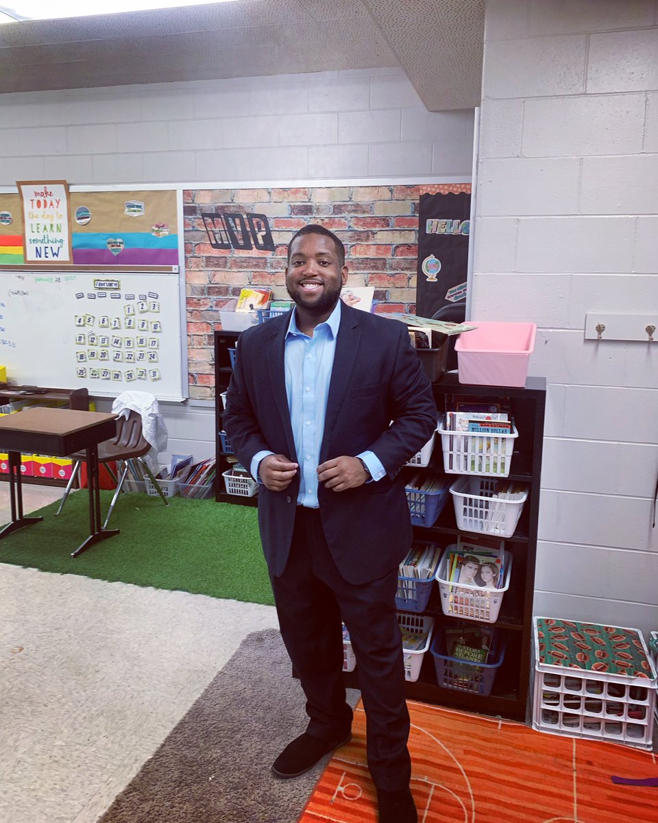 It’s the 1st night of parent teacher conferences so you know I had to dress to impress 😤😤 #WhyNotMe?