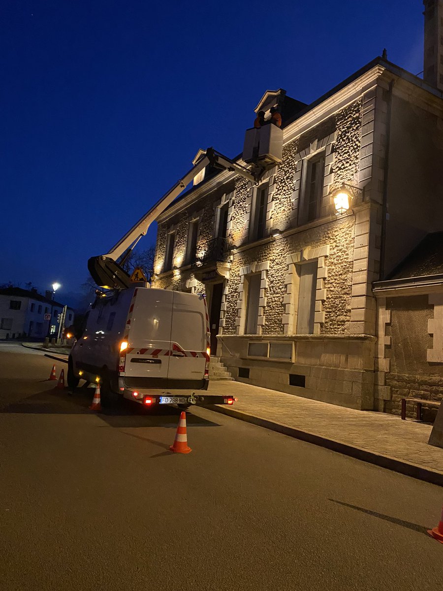 CheenneF's tweet photo. De passage à #saintlouplamaire pour voir la fierté des équipes de #delaireenergies mettre en avant les expertises de @CiteosOfficial de mise en lumière des @FrancePcc
Derniers réglages de la conception de @lyum_concept !
#vincienergies #citeos https://t.co/XX0Iful62W