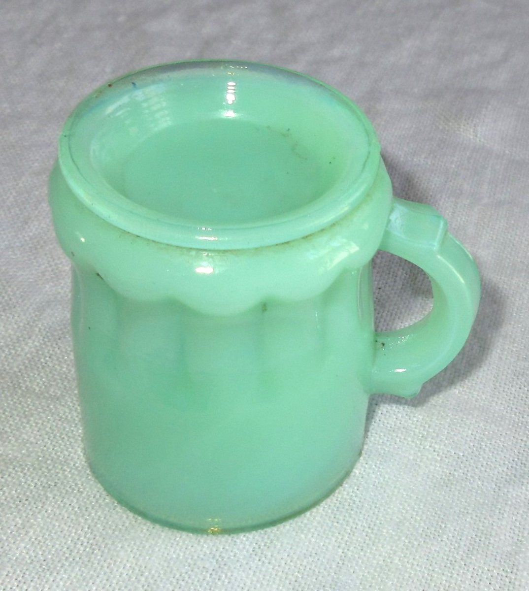 rusticrelics04's tweet photo. EAPG Jadiete Uranium Glass Souvenir Mug HOLDREGE, NEBR Nebraska toothpick 1880s https://t.co/EEUauVSoX5 #eBay via
@eBay
#Nebraska #UraniumGlass #Glass #souvenir #Antique #1800s #Nebraska #NE #collectibe #collector #Jadeite #1880s #EAPG https://t.co/SS7jhnKs8j