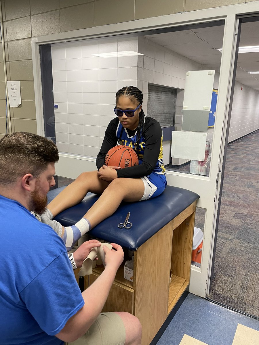 NIACCWBball's tweet photo. We do everything with style and swag. 😎
#SwaggyKyla 
#GONIACC https://t.co/NWpbb3DgHC