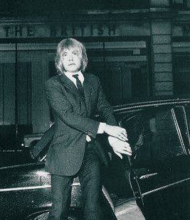 Rootes_Group's tweet photo. Remembering Brian Jones, born #OnThisDay 1942.
In 1965, Brian bought a much photographed Humber Hawk, in Goodwood Green.
“Before the Humber, I hired a different car each week, just to try them out.”
#RollingStones #RootesGroup https://t.co/SrzhDp051U