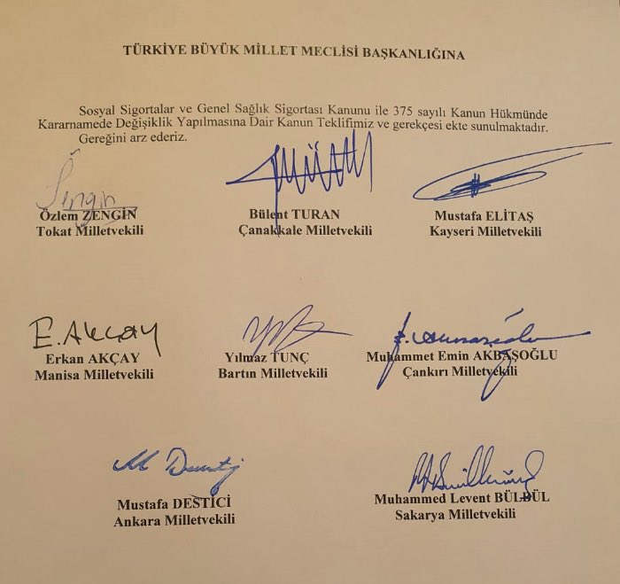 Mustafa_Destici's tweet photo. Cumhur İttifakımız’ın kanun teklifiyle Meclis’e gelen #EYT düzenlemesi bizim de #Evet oyumuzla TBMM’de kabul edilerek yasalaştı.Düzenlemeden yararlanacak tüm vatandaşlarımıza hayırlı olsun. 
#BüyükBirlikPartisi vatandaşlarımızın  haklı taleplerinin takipçisi olmayı sürdürecektir. https://t.co/VTItQS0Pst