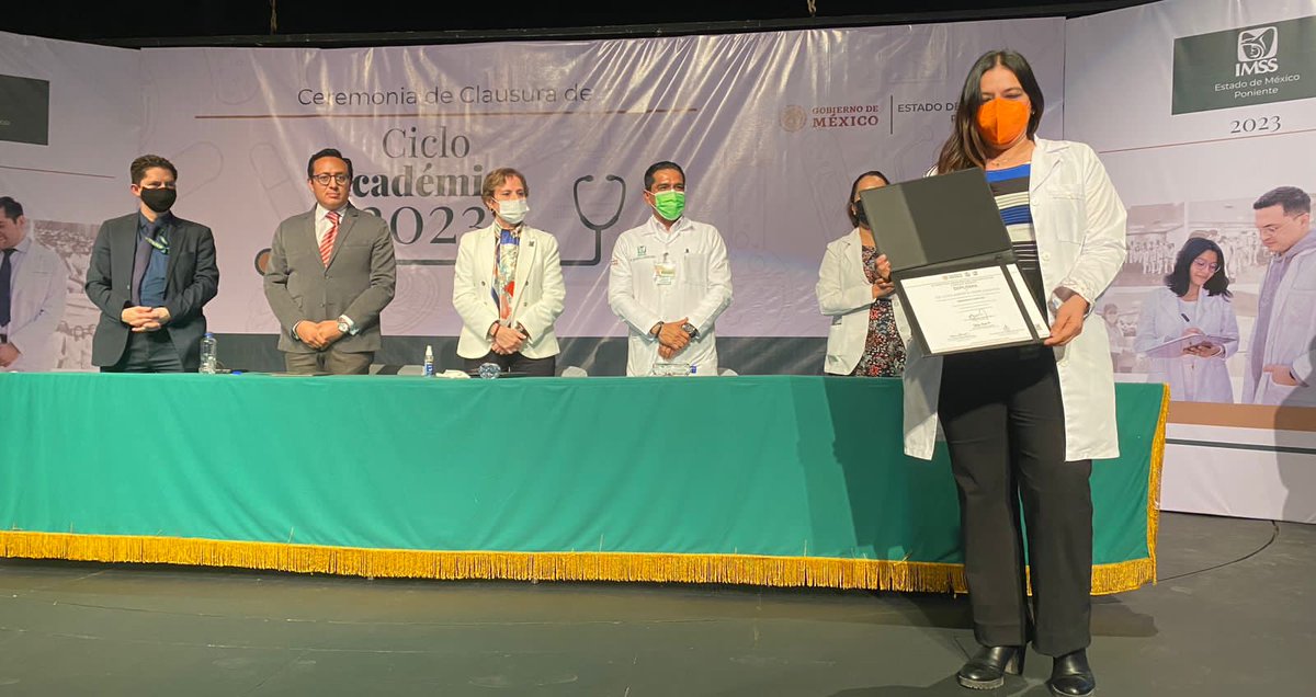 imssedomexpte's tweet photo. Soy #ResidenteIMSS | La Dra. Miralda Aguilar Patraca, titular del #IMSSEdomexPoniente en compañía del secretario de la sección XXXVII del SNTSS el Lic. Manuel Hernández, encabezaron la Ceremonia de Clausura del ciclo académico 2023 https://t.co/immHmS06e4