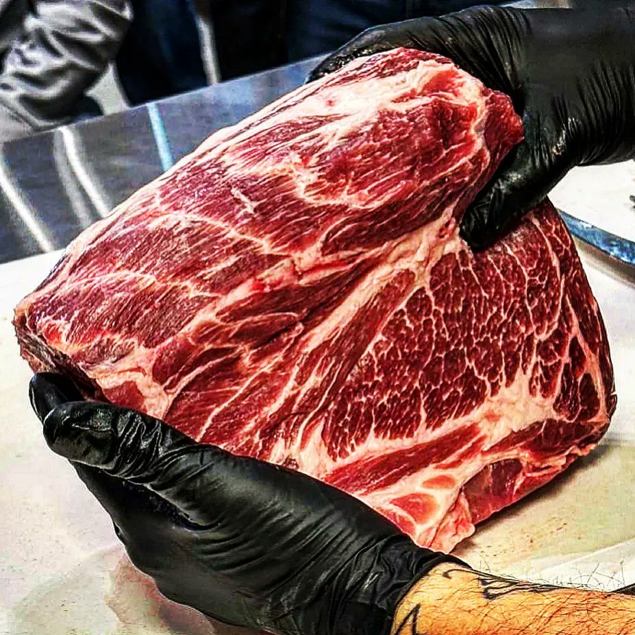 FergoliciousBBQ's tweet photo. Ummm, I don't have the words.  Thank you to @purdomsbarbecue for the killer pic from my class this past weekend!  

#RubSumLUV #proudsoulsbbqkc #teamproudsouls #proudsoulsbbqandprovisions #kcbs #kingdomofQ #kansascity #prairiefresh #pork #moneymuscle #marbling #bbqusa #worldchamp https://t.co/RwT7sM1XcF