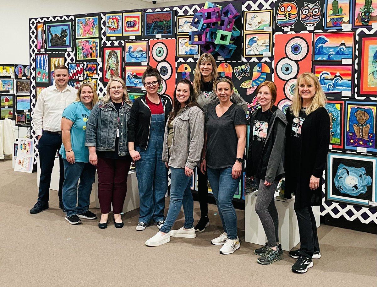 jencottengim's tweet photo. Presenting the hardest working motley crew responsible for hanging the 91st annual All School Art Show at the Springfield Art Museum~ It is a spectacular display of student talent! 😍@officialSPS #K12Art #ArtEd #ProudArtTeacherMoment @sgfmuseum https://t.co/tZHPLJ7sYm