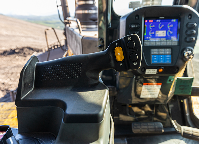 im_mining's tweet photo. .@KomatsuMining has re-engineered the D475A-8, the world's largest #miningdozer. Dealer @SMSEquipmentInc &amp; its Canadian customers played a key role in helping the OEM make major improvements to the previous model bringing extra productivity &amp; durability https://t.co/Iddohos7vJ https://t.co/Wpl72z1sIZ
