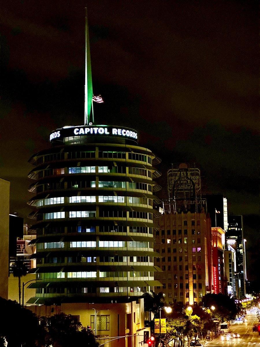 Mtrimble1's tweet image. Hollywood at night #hollywood #knickerbocker #hollywoodblvd