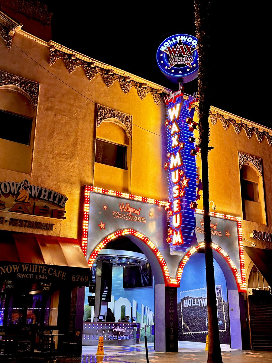 Mtrimble1's tweet image. Hollywood at night #hollywood #knickerbocker #hollywoodblvd