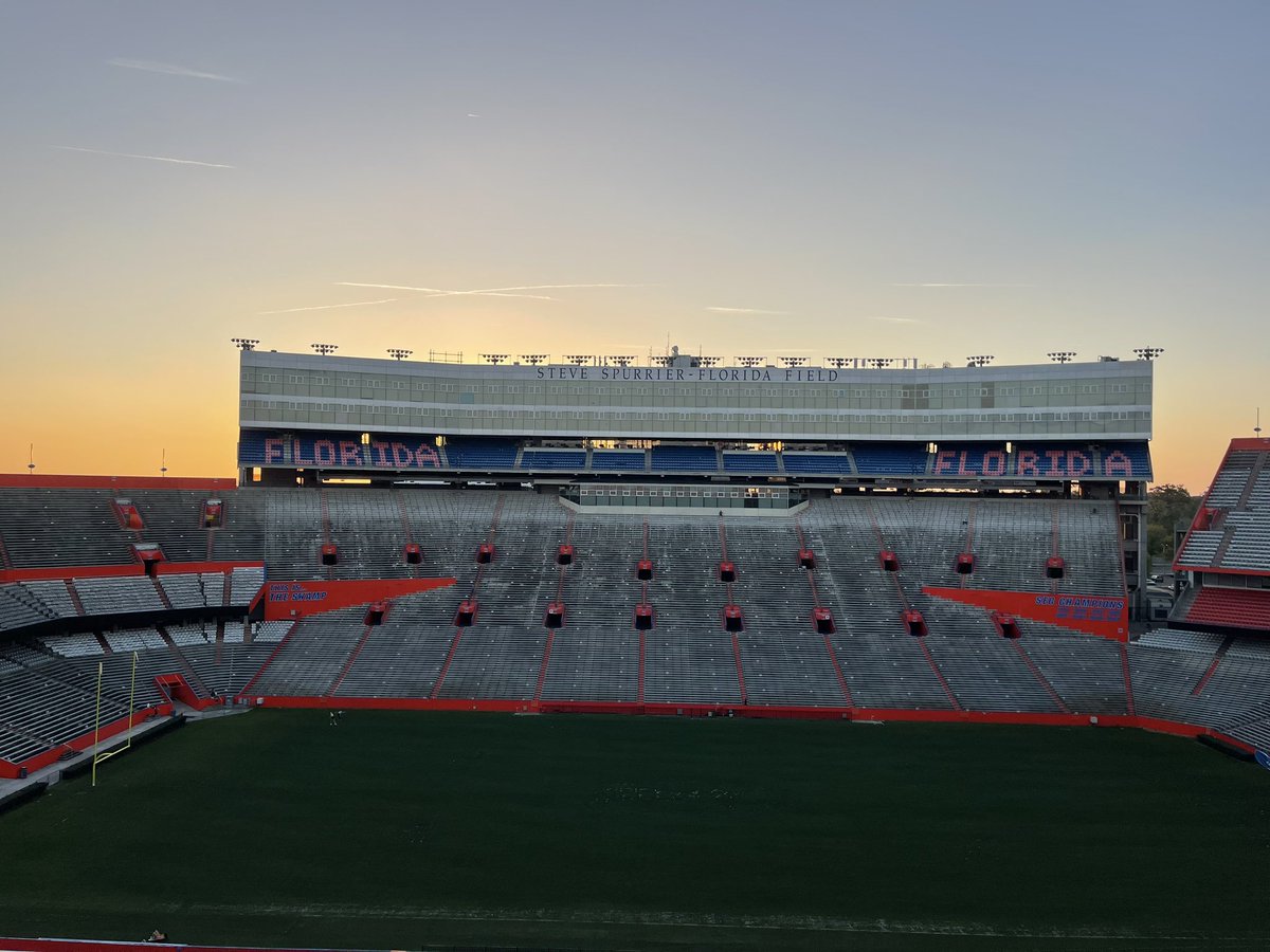 MeddersCharlene's tweet photo. Collection of pictures I’ve taken of Ben Hill Griffin over the past few weeks. You could say I’m a huge fan. @UF you amaze me always! 🐊 #GoGators #benhillgriffinstadium #ufcjconline https://t.co/PGbOZpT0ye