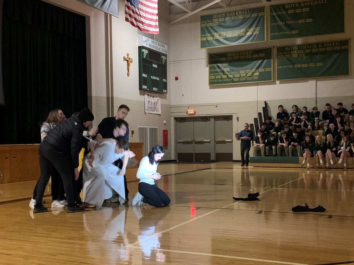 SMCCMonroe's tweet image. Mr. Maag’s Living the Scriptures class performed a skit  during this morning’s Lenten Morning Prayer Service that demonstrated how life’s pressures &amp;amp; temptations can create a divide in our relationship with Jesus, but that He is always there for us &amp;amp; wants us to come back to Him.