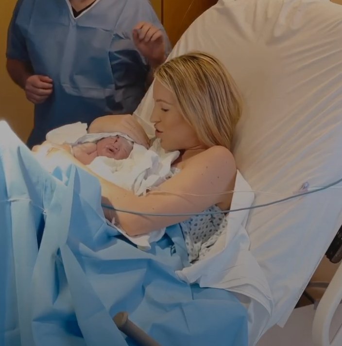 pablo_chagra's tweet photo. La influencer regia Andy Benavides ha dado a luz a su cuarta hija, que llevará por nombre Anna. Ella es la hermana menor de Andy, Aria y Alía 💕👑 https://t.co/aIFOHv8EeN