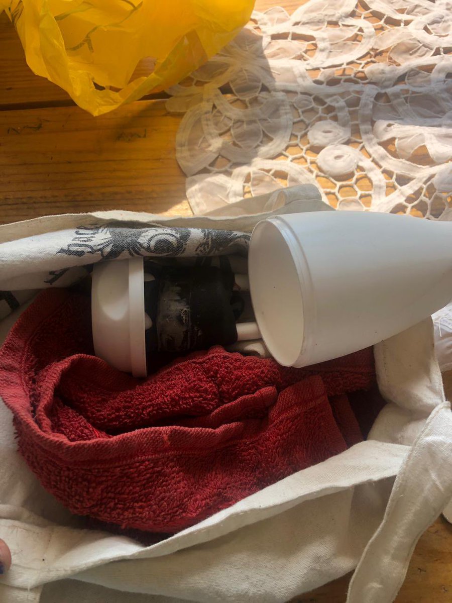 ninjabbyy's tweet photo. Esta puta rata asquerosa se robó el paquete que mande con una maquina de depilación, él muy ñero abrió la bolsa y le metió una toalla y un vaso de café. Se lo aventó por la ventana a mi amiga y se arrancó. 

Ayúdenme a darle RT para que nunca más tenga trabajo alv. @DiDi_Mexico https://t.co/FzZeSKWIPF
