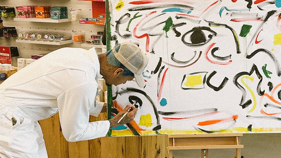 medmen's tweet photo. Last Nov, AKTHESAVIOR blessed MedMen Beverly Hills with a live-painting pop-up to celebrate the release of "Flowers." Read @tayspicyy's interview with @iunderachieve on growth, inspirations, his artistic process, &amp; why he begins every day with gratitude:

https://t.co/06TlMJL6HC https://t.co/JoQCqnw0bM