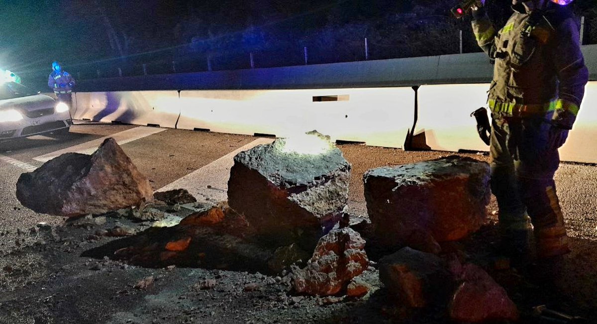 ❌️Tallada la carretera #C58 ambdos sentits a #Vacarisses, del pkm 25 al 31, per despreniments a l'alçada abocador Coll Cardús.
🟢 Pas alternatiu: Autopista #C16, amb barreres obertes.
⛔️ Es preveu que el tall s'allargui bastantes hores.

#protecciocivil
#Castellbellielvilar