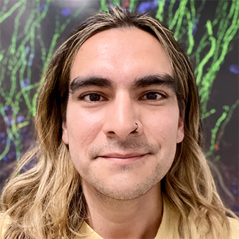Meet our new fellow, Víkko! Víkko is a <a href="/BrandeisNeuro/">Brandeis Neuroscience</a>   grad student who aims to empower <a href="/BrandeisU/">Brandeis University</a> scientists to achieve their  #scicomm goals!  Book an appt today!: bit.ly/scicommlab <a href="/suarez_damien/">Dr. Víkko, PhD 🇧🇴</a>