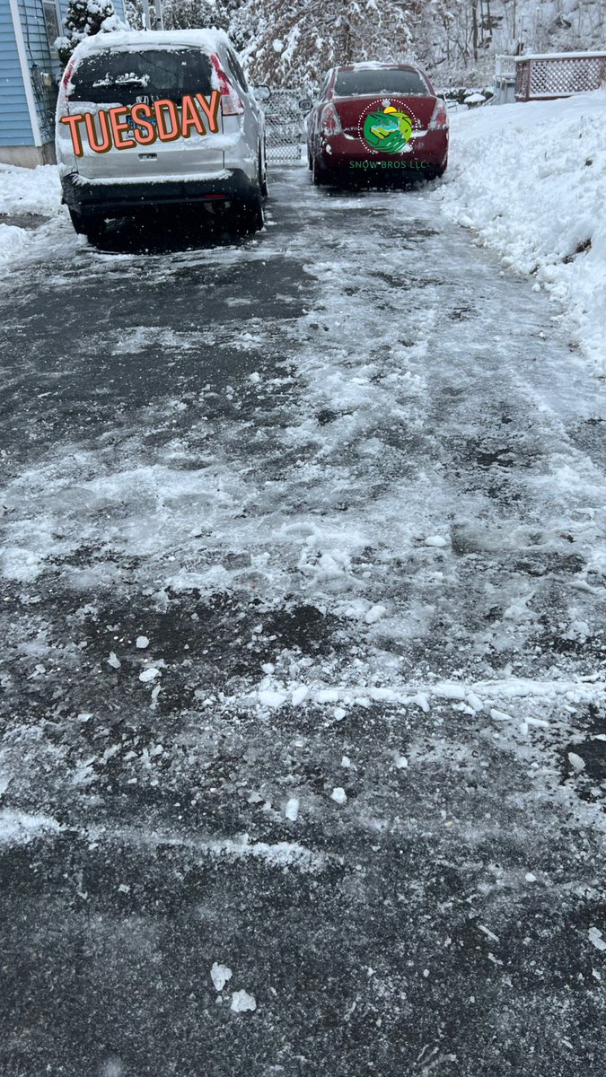 SnowBrosLLC's tweet photo. Call us at 475-257-5926 📱 to clear your driveways, walk ways, decks, etc. enjoy your coffee ☕️. we’ll take care of the snow ⛄️🥊. #snowremoval #saltspreading #snowblowing #fairfeild #fairfeildcounty #stamford #bridgeport #westport #norwalk https://t.co/o5Si0jmyQ6