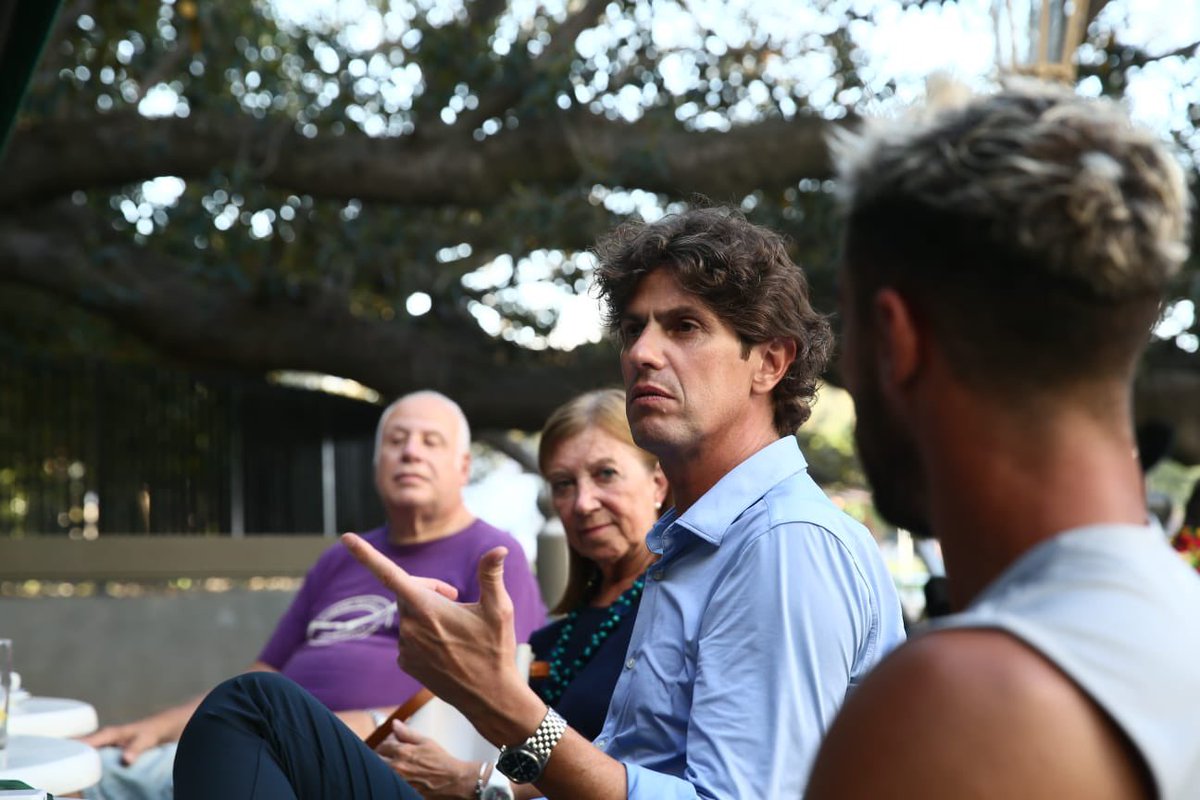 GugaLusto's tweet photo. Estuvimos reunidos con vecinos en Recoleta y escuchamos sus preocupaciones e ideas para seguir mejorando la Ciudad. Vamos a continuar enfocados en las necesidades de los porteños para construir juntos la Ciudad de los próximos años. https://t.co/4J1N6OuOOV