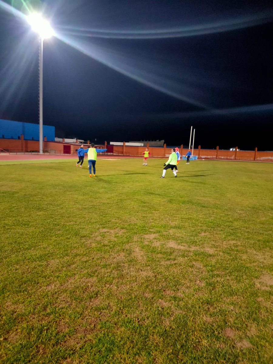 daimielrcf's tweet photo. 🔥𝗣𝗥𝗜𝗠𝗘𝗥 𝗘𝗤𝗨𝗜𝗣𝗢🔥

Bajo los sones cofrades de nuestros amigos de @bandacoloraos, los guerreros blancos continúan en la dinámica de la búsqueda del propósito. https://t.co/8lz6l7kqj2