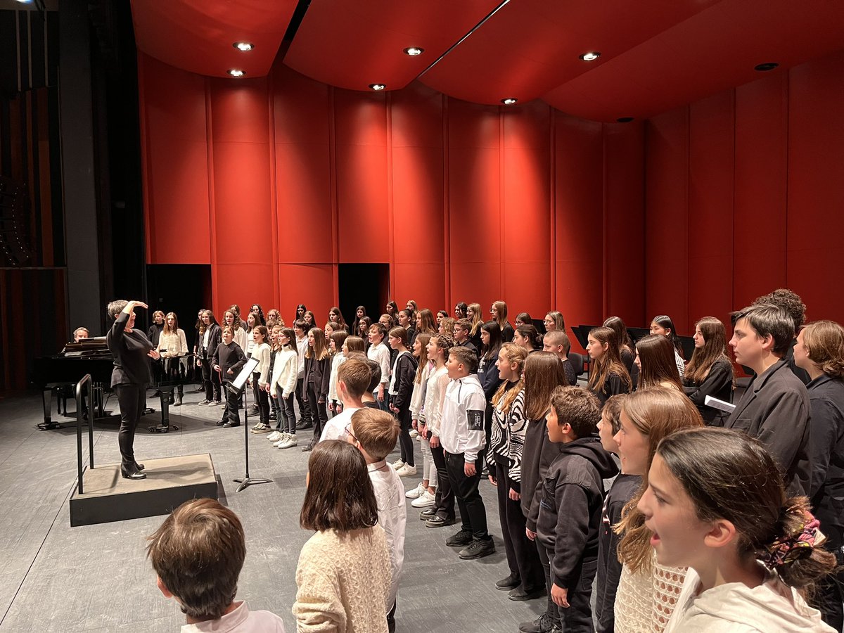 sbardolet's tweet photo. "Solament hi hagués, amic, un cel blau de primavera i la flor de ginestera, fora el món ja prou bonic"
Petr Eben / Josep Vigó
#concertsimfoniccoral @emvic @vic_educacio @latlantidavic https://t.co/UbYMsYaBDW