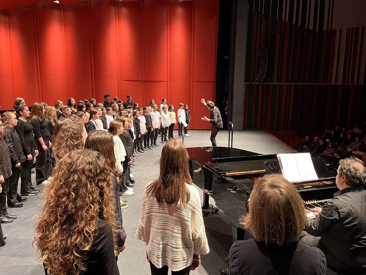 sbardolet's tweet photo. "Solament hi hagués, amic, un cel blau de primavera i la flor de ginestera, fora el món ja prou bonic"
Petr Eben / Josep Vigó
#concertsimfoniccoral @emvic @vic_educacio @latlantidavic https://t.co/UbYMsYaBDW