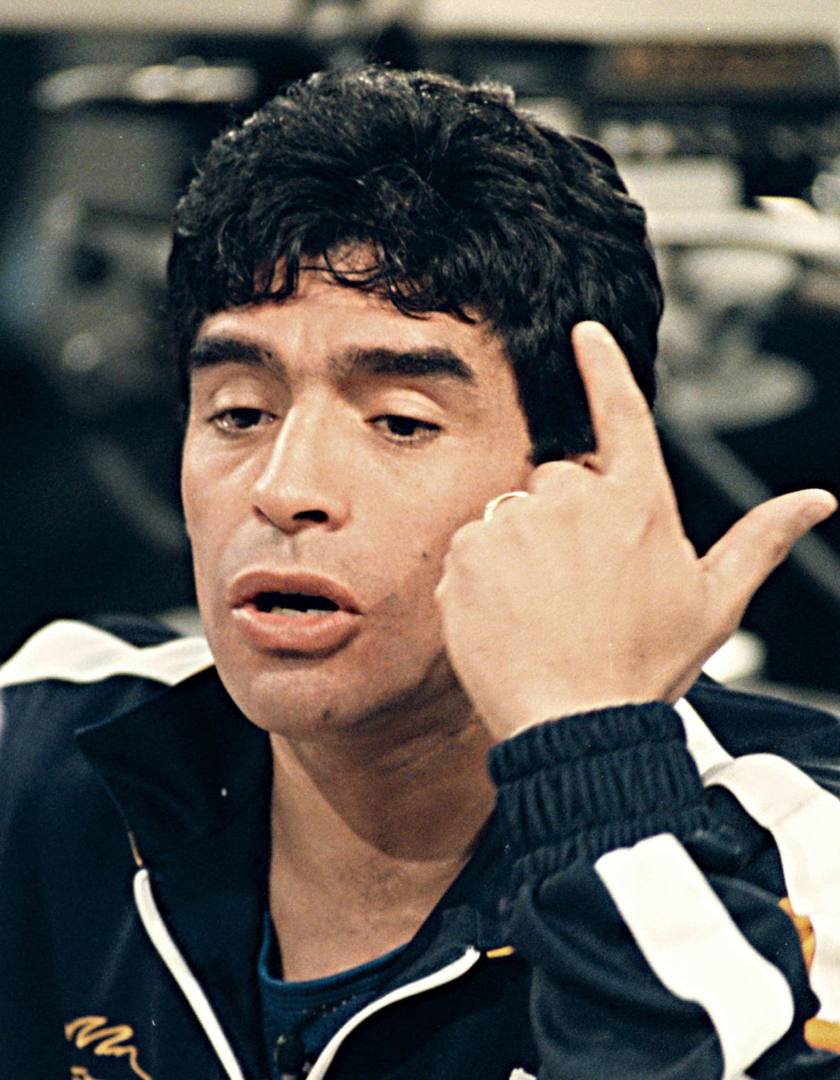 La pelota no se mancha (@diego10querido) on Twitter photo -´A Maradona le perdonan todo´ dicen algunos boludos. ¡Mentira! A mí no me perdonan nada. A los que perdonan son a los políticos que nos cogen desde hace 200 años. -´A Maradona le perdonan todo´ dicen algunos boludos. ¡Mentira! A mí no me perdonan nada. A los que perdonan son a los políticos que nos cogen desde hace 200 años.