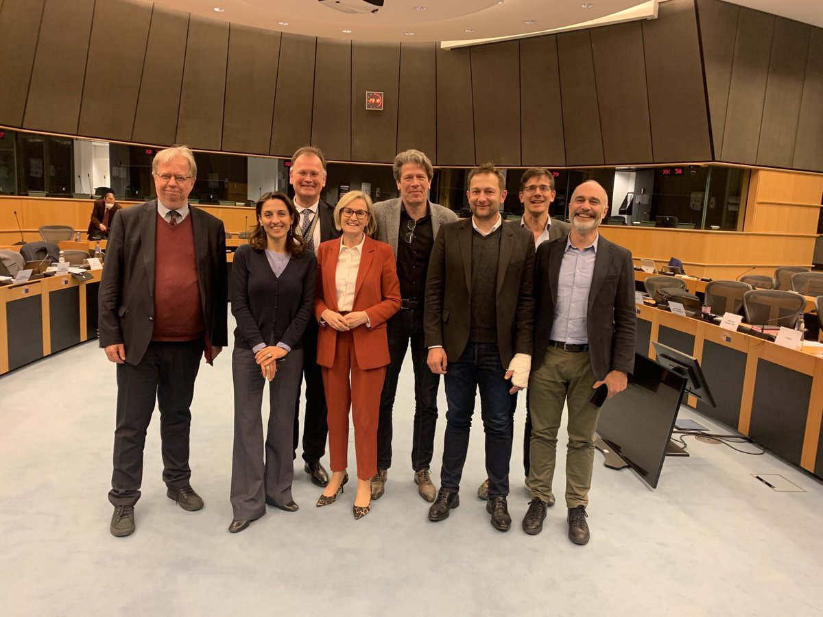 SwedeninEU's tweet photo. #TRILOGUE | Today, we reached a provisional agreement on the creation of European green bonds (EuGB). With this agreement, the EU is taking further steps to implement its strategy on financing sustainable growth and the transition to a climate-neutral, resource-efficient economy. https://t.co/nfUD9CKLWi