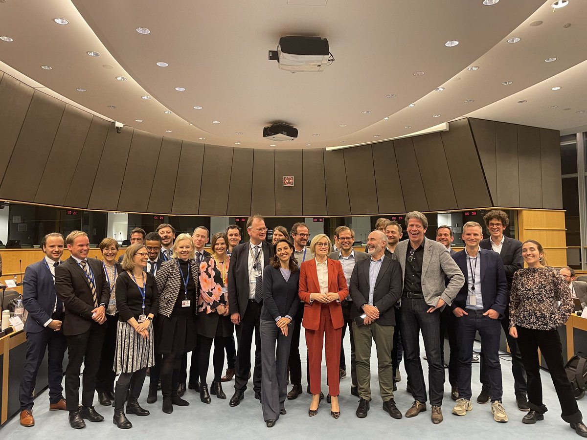 SwedeninEU's tweet photo. #TRILOGUE | Today, we reached a provisional agreement on the creation of European green bonds (EuGB). With this agreement, the EU is taking further steps to implement its strategy on financing sustainable growth and the transition to a climate-neutral, resource-efficient economy. https://t.co/nfUD9CKLWi