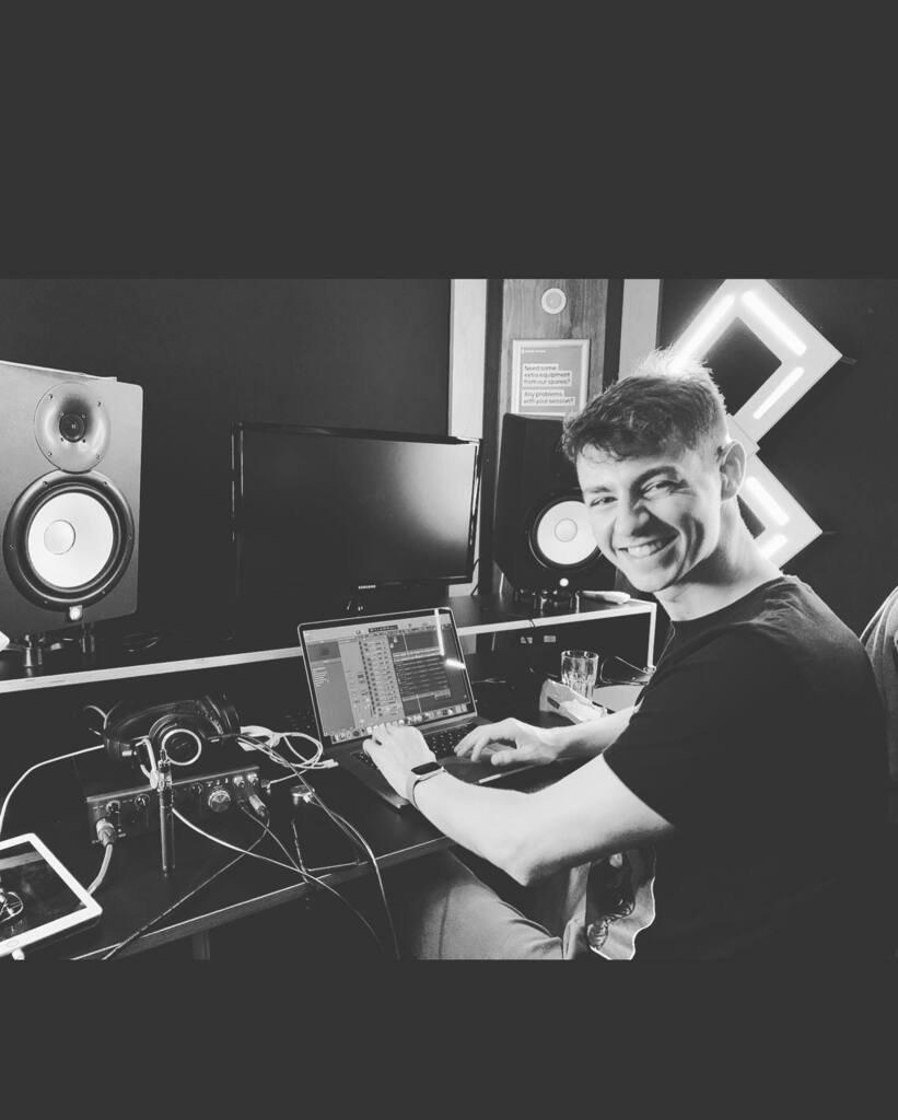 If you aren’t following my artist profile on Spotify, you’re only getting half the story x instagr.am/p/CpOK9_6oDn7/