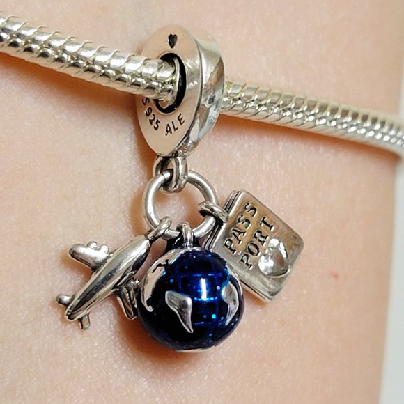mrc248's tweet photo. So good I had to share! Check out all the items I'm loving on @Poshmarkapp #poshmark #fashion #style #shopmycloset #s925 #pandora: https://t.co/dRo20U9Oo2 https://t.co/BNyjI8Up14