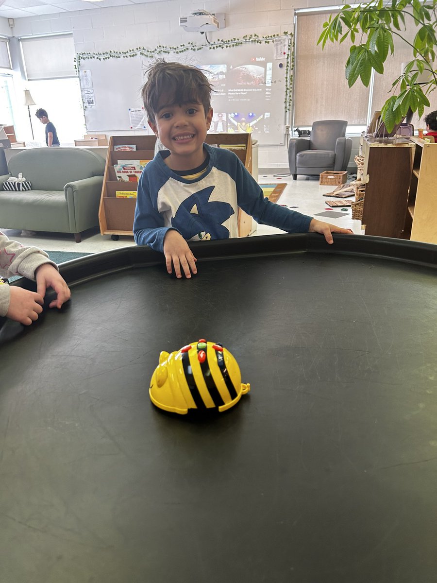 Johanna Burton tweet media