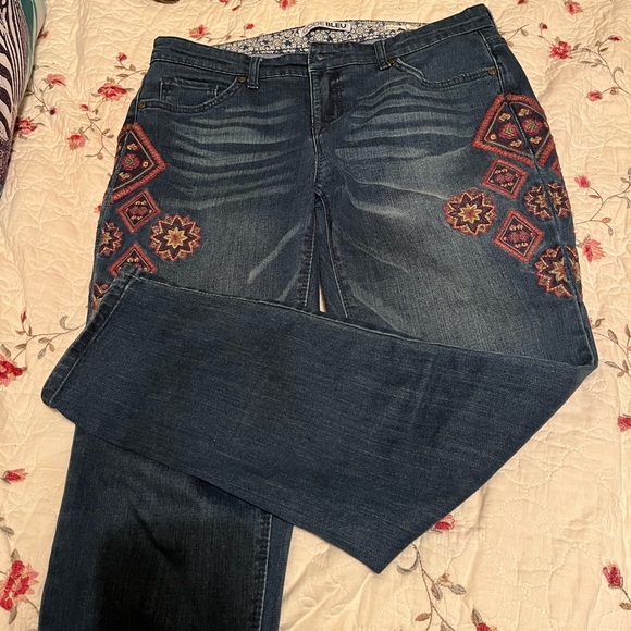 ann_puente's tweet photo. So good I had to share! Check out all the items I'm loving on @Poshmarkapp #poshmark #fashion #style #shopmycloset #codebleu #eddiebauer: https://t.co/b82genlKmC https://t.co/8dTHFN8MKJ
