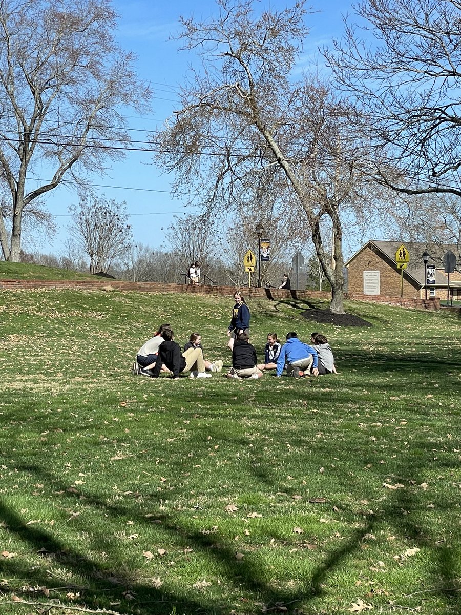 tabethasullens's tweet image. A little Duck Duck Goose during free time. #middles @thewebbschool
