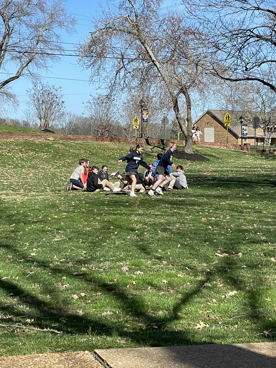 tabethasullens's tweet image. A little Duck Duck Goose during free time. #middles @thewebbschool