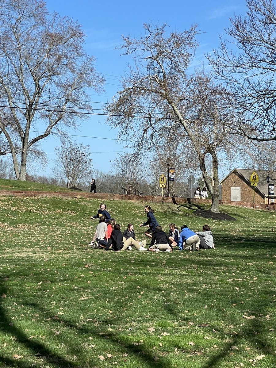 tabethasullens's tweet image. A little Duck Duck Goose during free time. #middles @thewebbschool