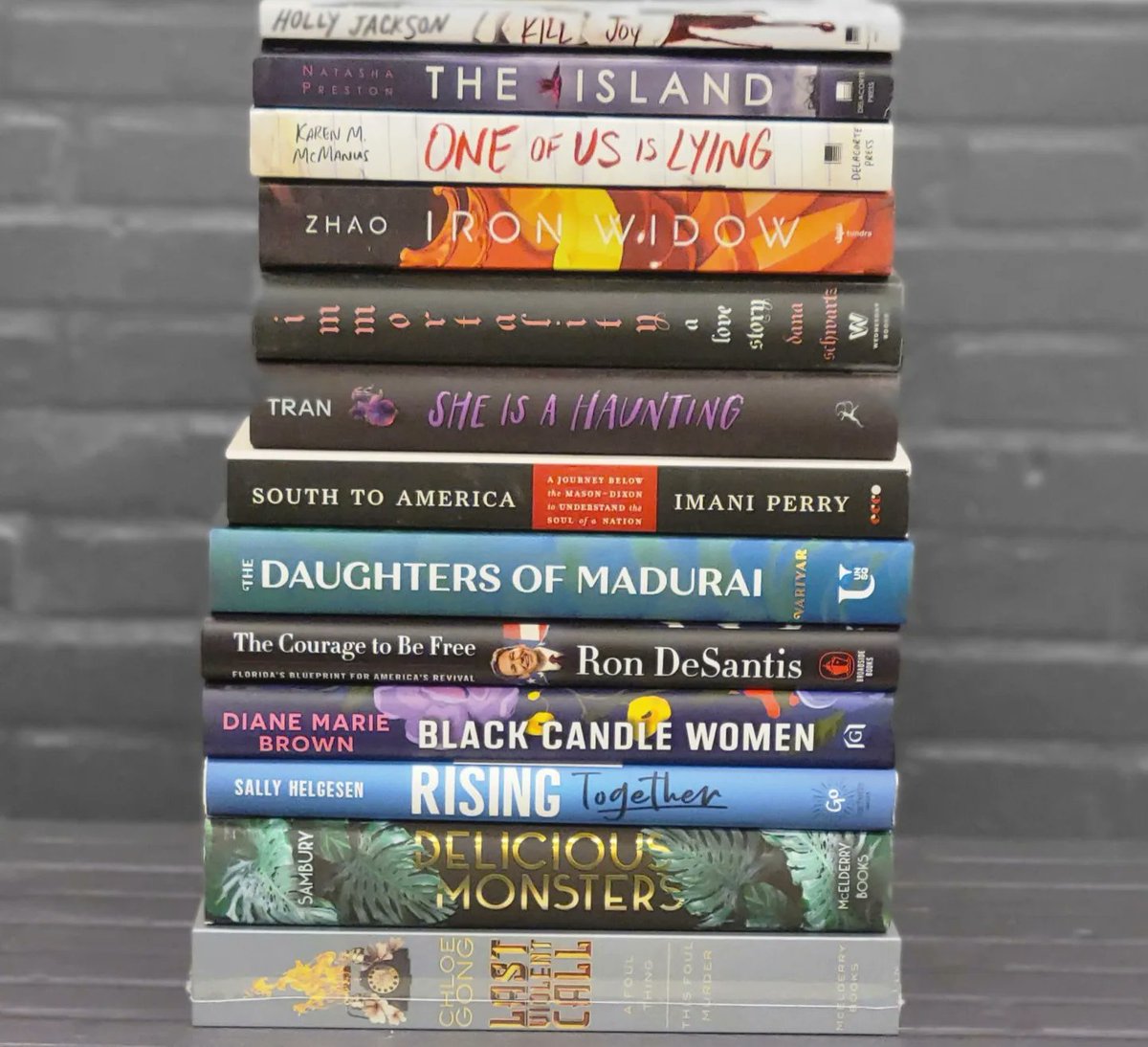BNReading's tweet photo. It's New Release Tuesday!!!! We have a lot of great releases: Holly Jackson, Natasha Preston, Chloe Gong, Ron DeSantis, Judd Winick, C.J. Box, and Samantha Shannon!!! Stop by and pick up your favorites today!!!!
#bnmyweekendisbooked #BNreading #NewReleaseTuesday https://t.co/jBpwTM3dzN