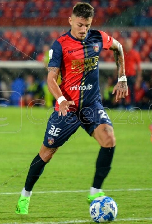 GreenMidnight1's tweet image. Questo ragazzo, che pure non è un fenomeno, stasera ha fatto vedere come ci si muove in area di rigore.
Quando giudicate un attaccante, guardate in primis se ha quell'attitudine, capirete molto...
#Nasti