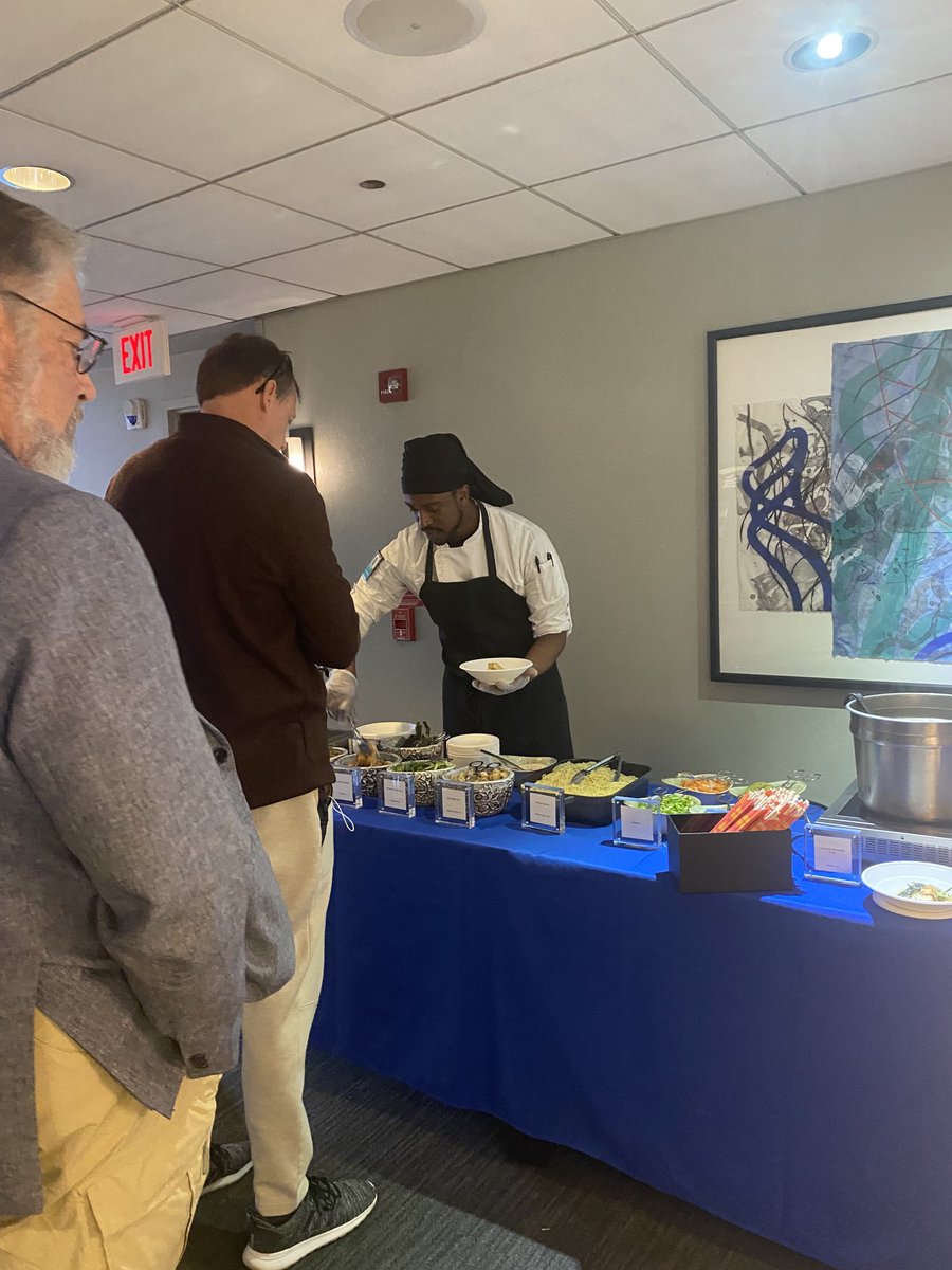 liztrain50's tweet photo. Guests are enjoying vegetarian ramen at the Dulles D8 United Club🍲⁦@weareunited⁩ ⁦@jacquikey⁩ ⁦@KevinMortimer29⁩ https://t.co/O1gZdhpT13
