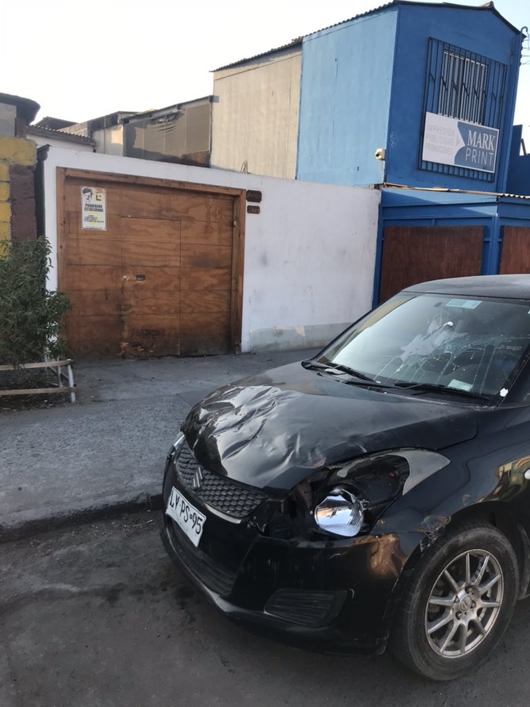 vlarap's tweet photo. Se supone que llegar a casa sea un relajo y descanso...pero con este tipo de pelotudos no se puede🤬 ¿como chucha entro mi auto?@CarabTarapaca @IquiqueDeTodos https://t.co/PdJnJNGpDd