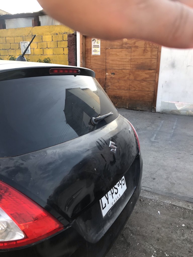 vlarap's tweet photo. Se supone que llegar a casa sea un relajo y descanso...pero con este tipo de pelotudos no se puede🤬 ¿como chucha entro mi auto?@CarabTarapaca @IquiqueDeTodos https://t.co/PdJnJNGpDd