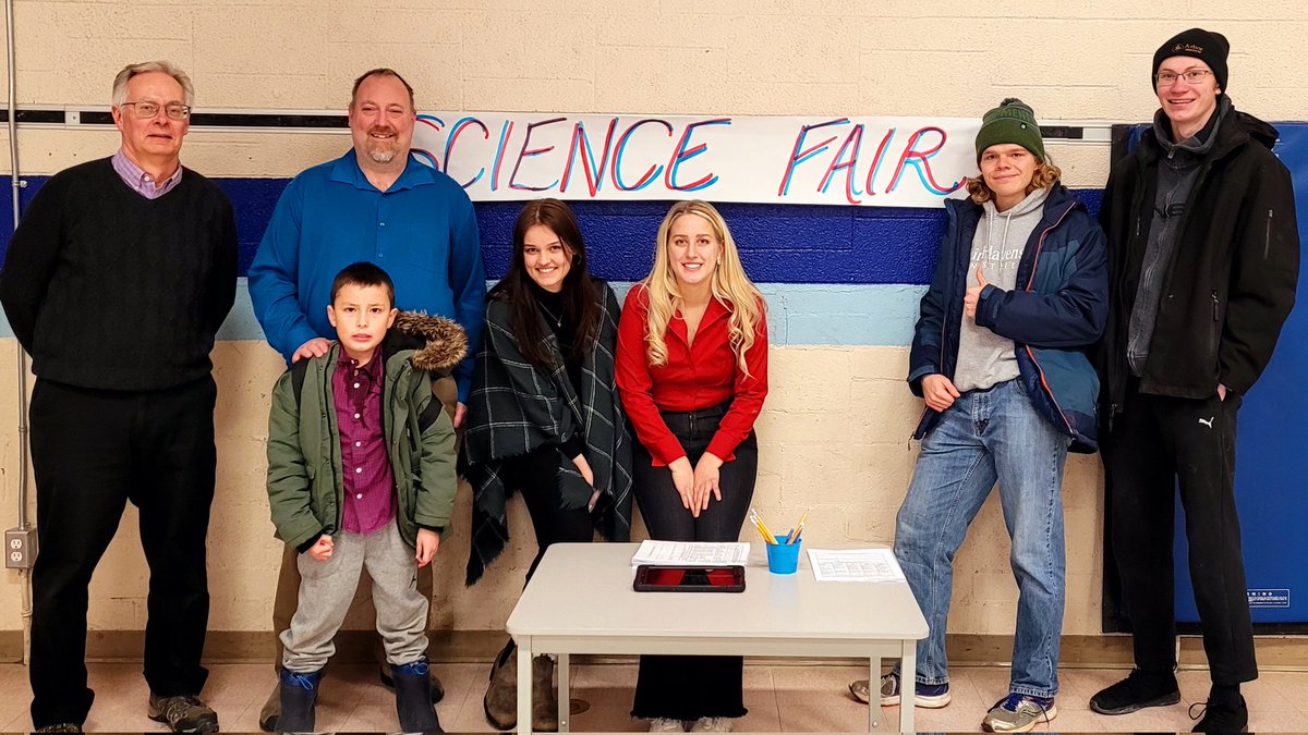 Today, students from @RedeemerUniv helped me to judge the Grade 7/8 science fair at Highview Elementary School. The projects were well done. We wish the winners all the best as they head to @basef. @HWDSB #ScienceDay #Science #STEM