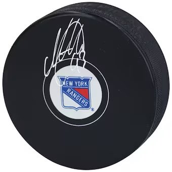 NYRangerFanclub's tweet image. 🚨GIVEAWAY!!!!!🚨

🟦RETWEET 
🟥Follow to Enter

We will Giveaway this puck if #Zibanejad Scores 2 vs Philly #nyr