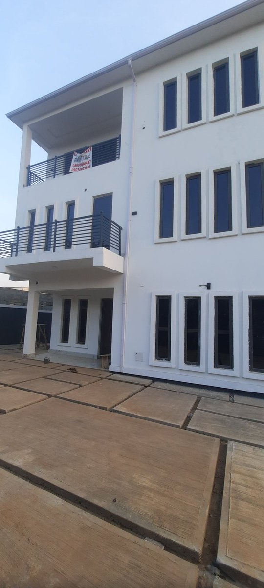 habilli's tweet photo. 7 bedroom duplex with a room Bq,3 parlours,all rooms ensuite with kitchen, store and visitor's toilet,commercial Office,bank,hospital, restaurant,supermarket,shared office.Location is Gwarimpa by setraco gate facing the kubwa expressway. Rent is 12m per annum
#atiku #tinubu #obi https://t.co/b6DVOqXYFA